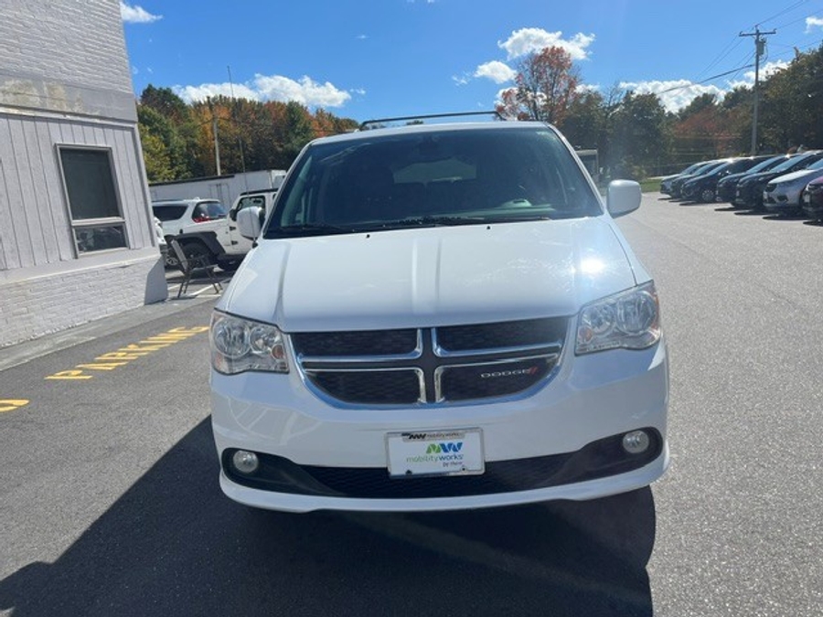 White Dodge Grand Caravan image number 4
