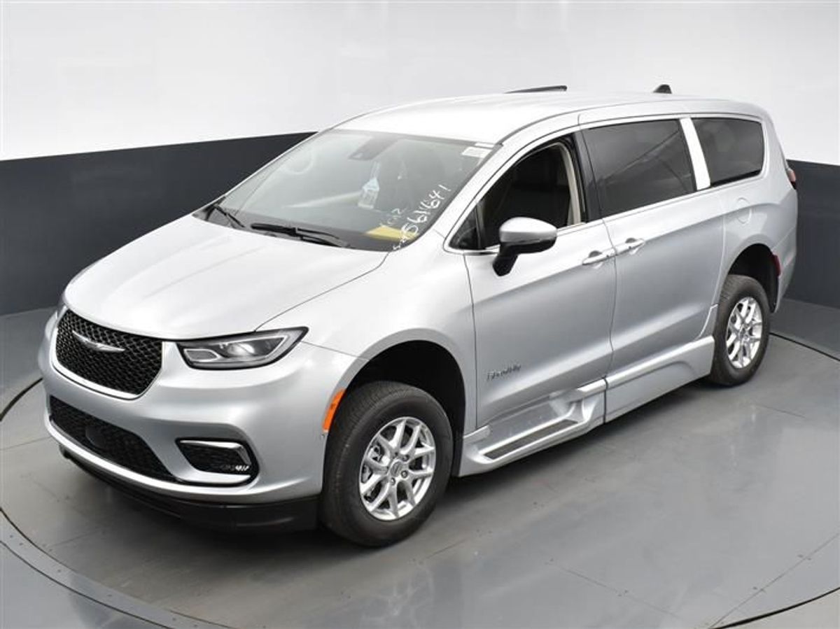 2023 CHRYSLER PACIFICA - Image 4