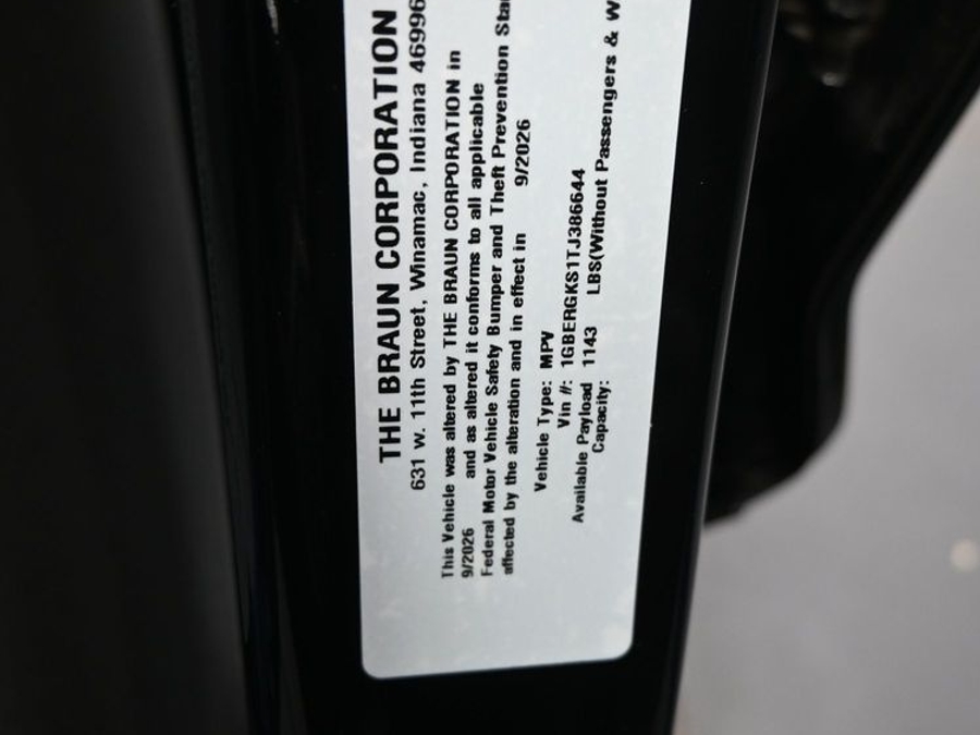 New 2026 Chevrolet Traverse 1LT - BraunAbility Side Entry In Floor Automatic Ramp