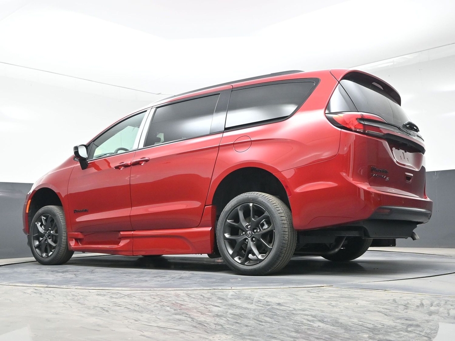 Red Chrysler Pacifica image number 20