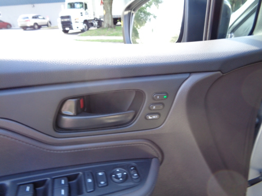 Used 2022 Honda Odyssey EX-L - VMI Side Entry Entry In Floor Automatic Ramp