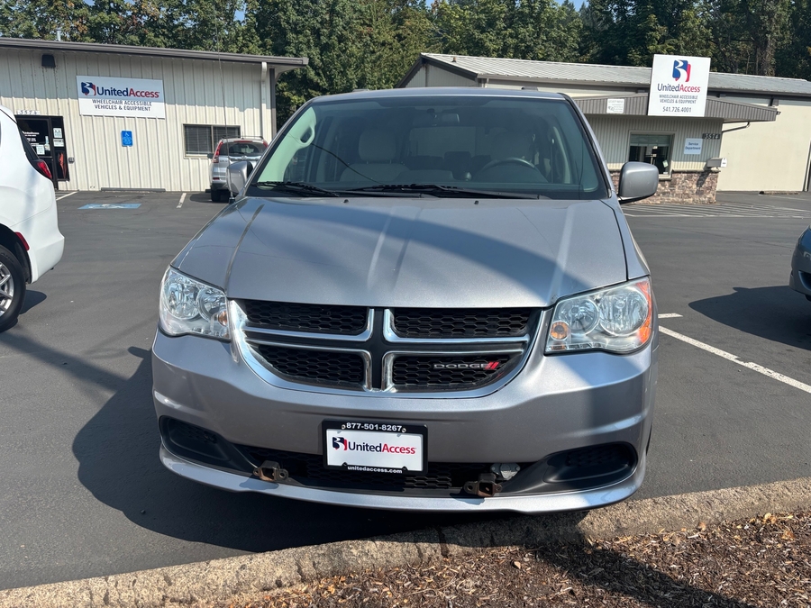 Used 2015 Dodge Grand Caravan SXT - BraunAbility Side Entry Fold Out Automatic Ramp