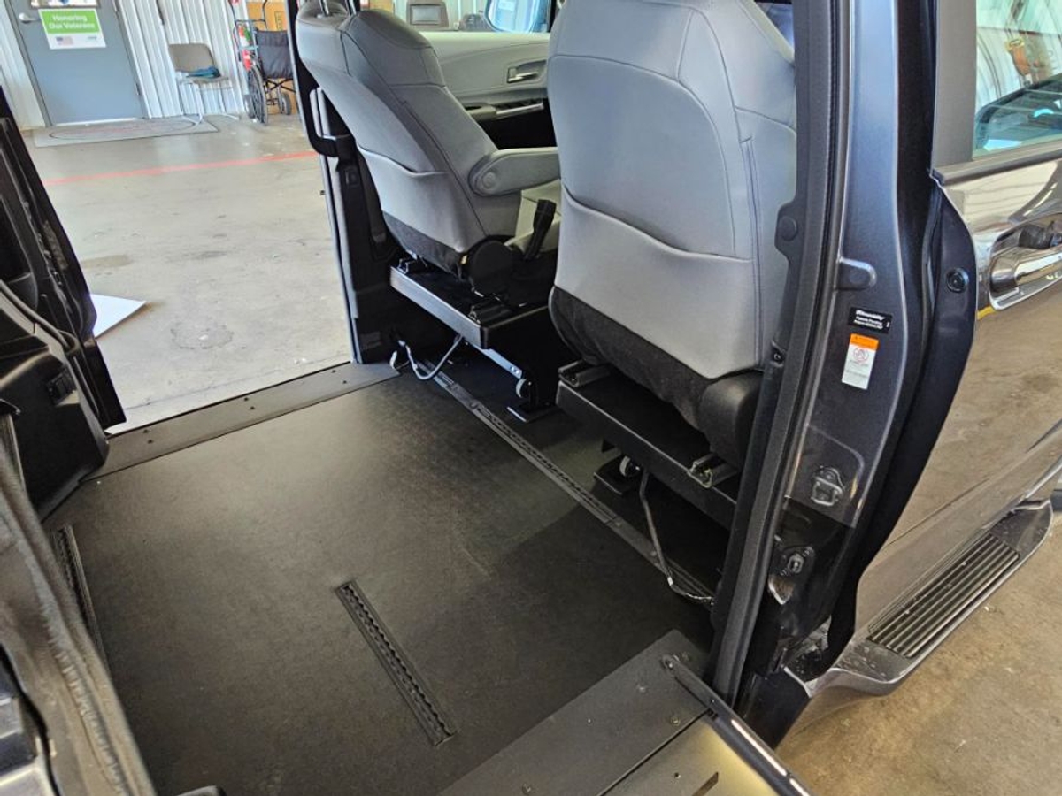 2025 TOYOTA SIENNA - Image 13