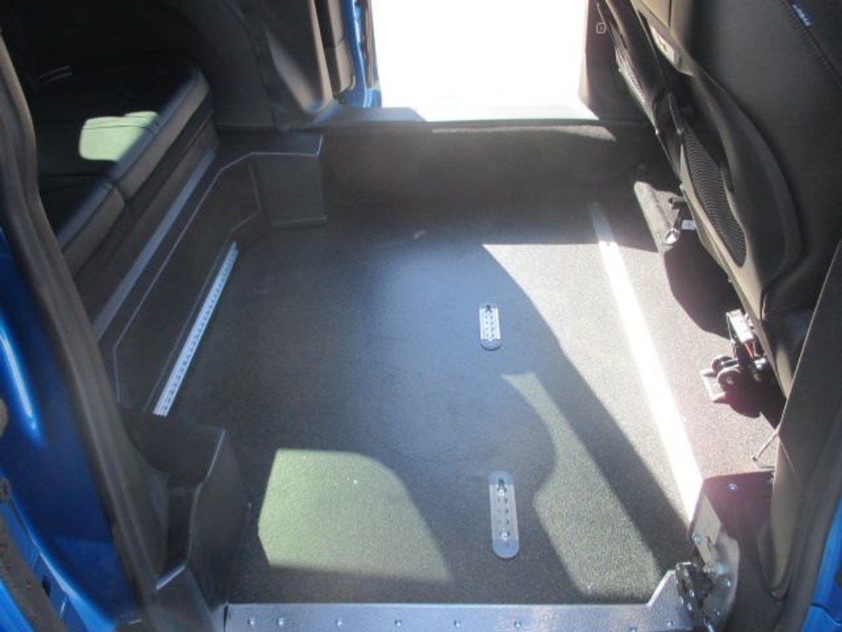 Blue Chrysler Pacifica image number 3