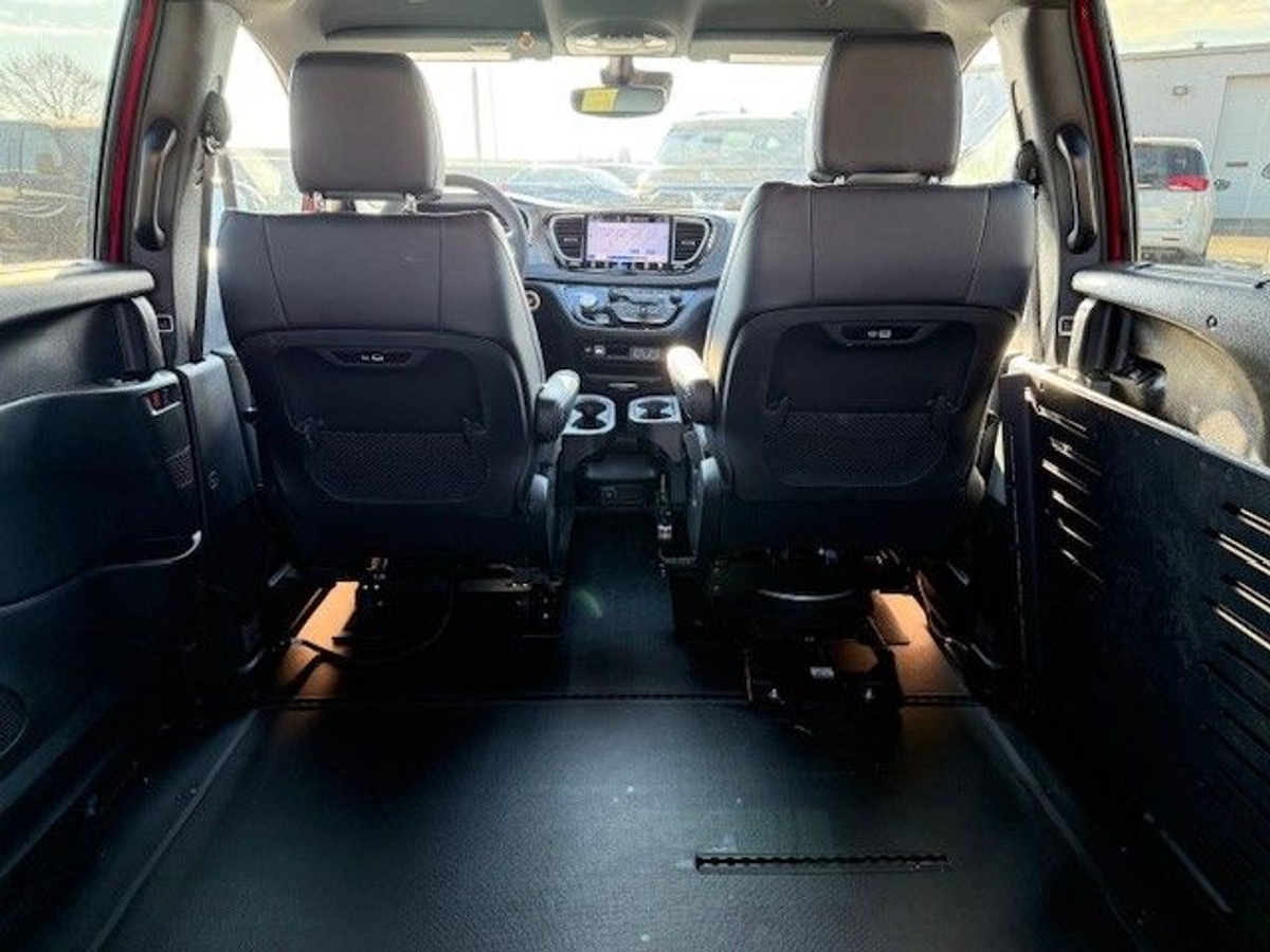 2025 CHRYSLER PACIFICA - Image 13