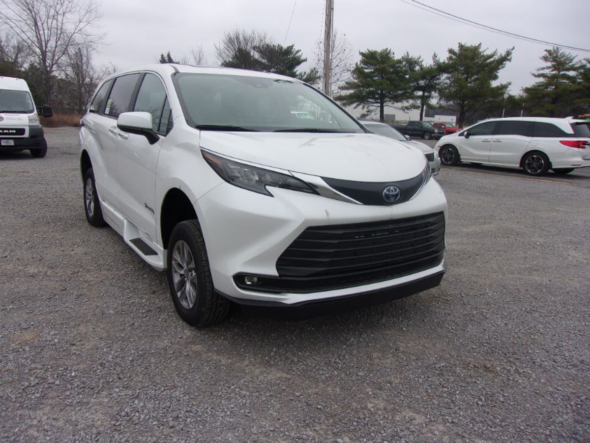 2025 TOYOTA SIENNA - Image 4