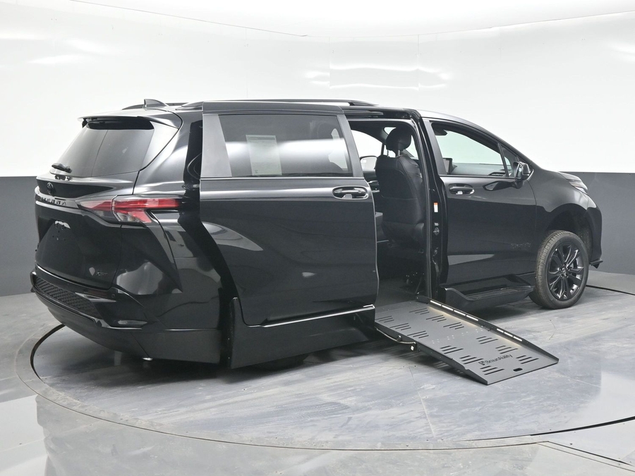 New 2025 Toyota Sienna Hybrid XSE Sport - BraunAbility Side Entry Entry Fold Out Automatic Ramp