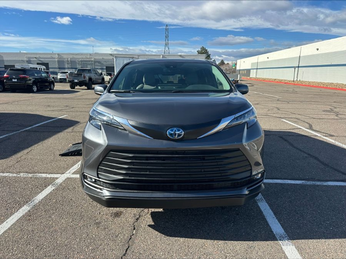 2025 TOYOTA SIENNA - Image 18