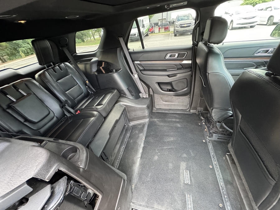 Black Ford Explorer image number 6