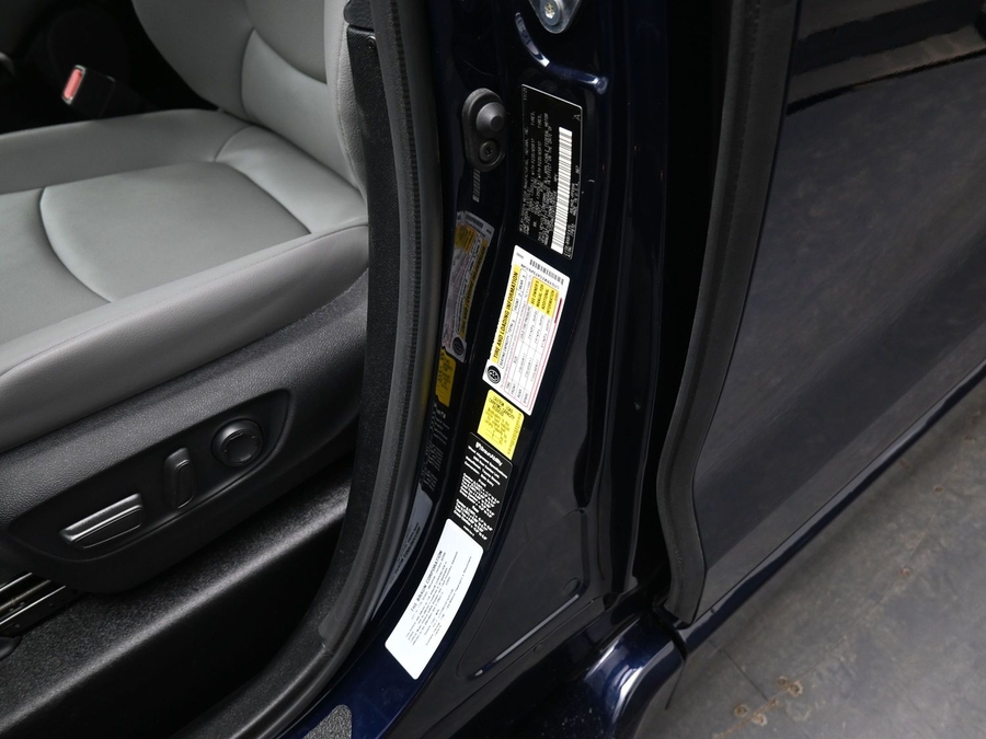 New 2026 Toyota Sienna Hybrid XLE Base - BraunAbility Side Entry Entry In Floor Automatic Ramp