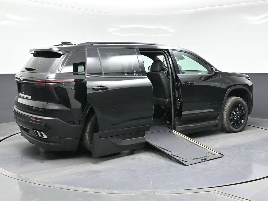 New 2026 Chevrolet Traverse 1LT Midnight - BraunAbility Side Entry In Floor Automatic Ramp