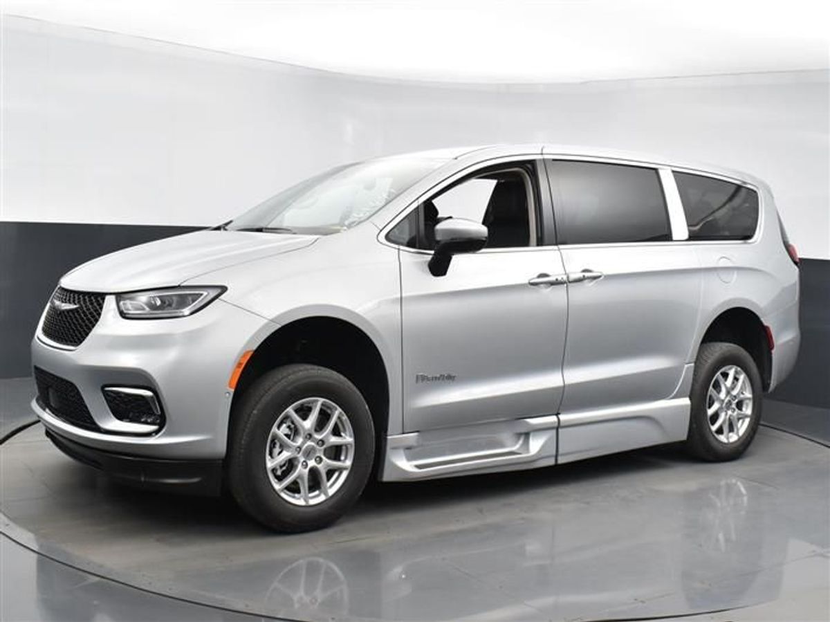 2023 CHRYSLER PACIFICA - Image 8