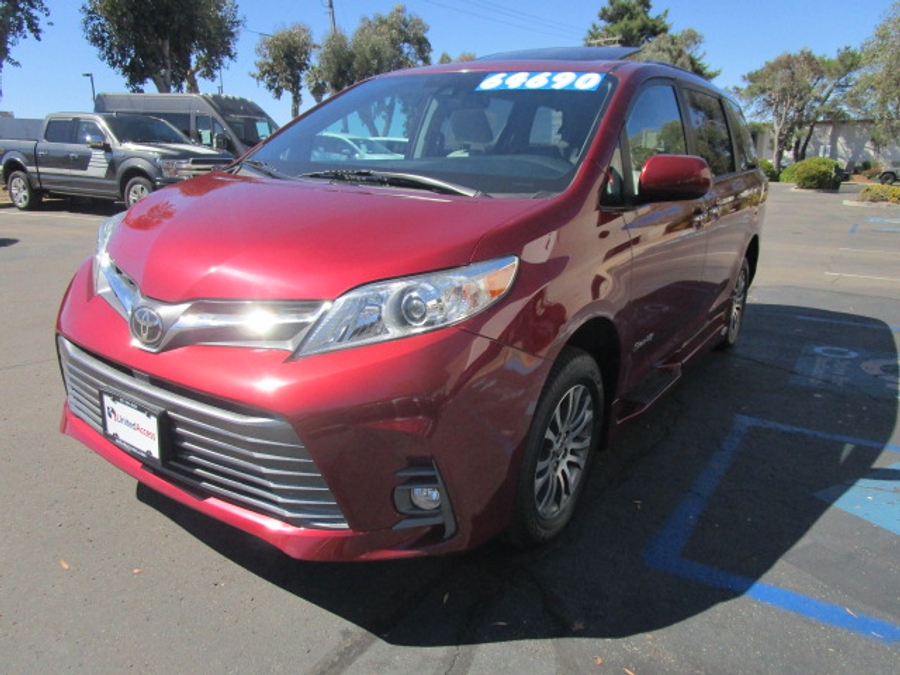 Used 2020 Toyota Sienna XLE - BraunAbility Side Entry Entry In Floor Automatic Ramp