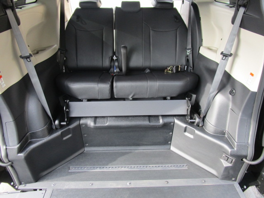 New 2025 Toyota Sienna Hybrid Platinum - BraunAbility Side Entry Entry In Floor Automatic Ramp