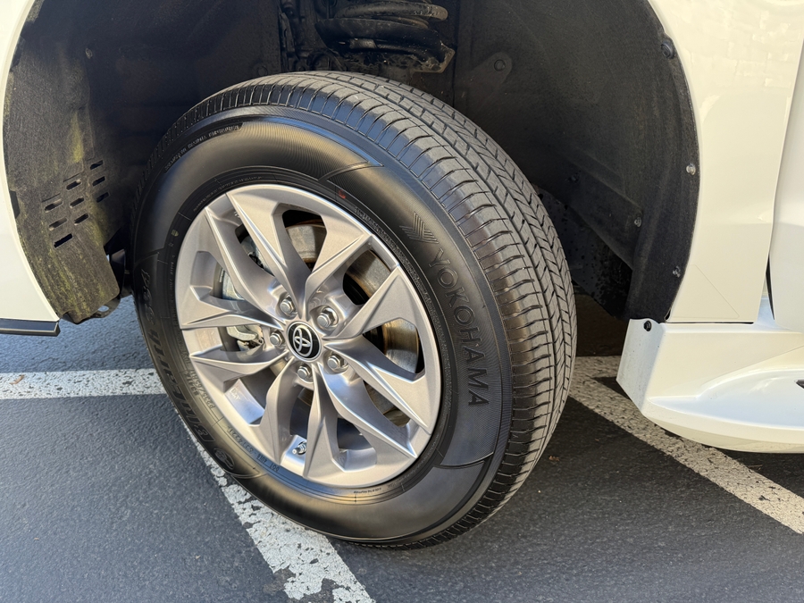 Used 2022 Toyota Sienna Hybrid XLE Base - BraunAbility Side Entry Entry Fold Out Automatic Ramp