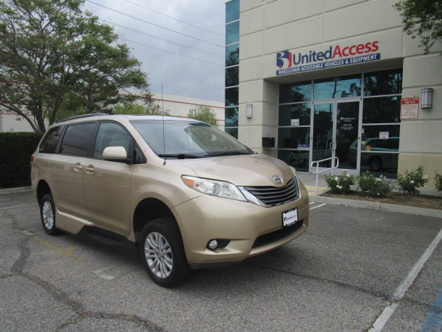 Used 2013 Toyota Sienna XLE Base - VMI Side Entry Entry In Floor Automatic Ramp