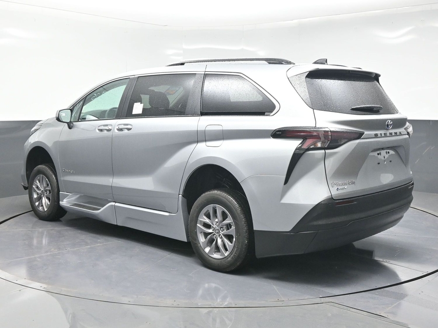 New 2025 Toyota Sienna Hybrid XLE Plus - BraunAbility Side Entry Entry Fold Out Automatic Ramp