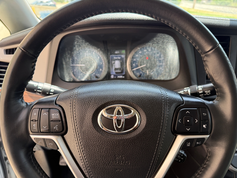 Used 2020 Toyota Sienna Limited - VMI Side Entry In Floor Automatic Ramp