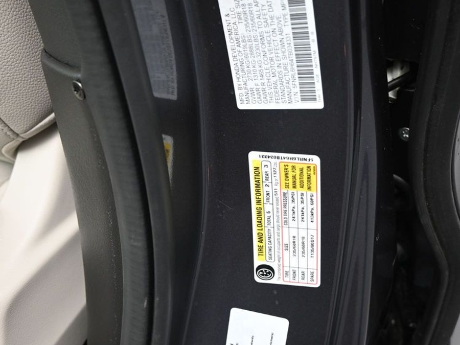 Grey Honda Odyssey image number 24