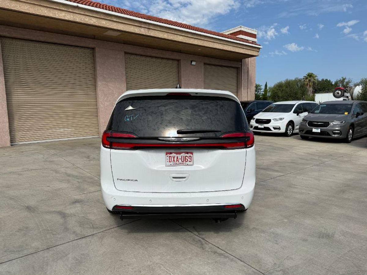 2024 CHRYSLER PACIFICA - Image 11