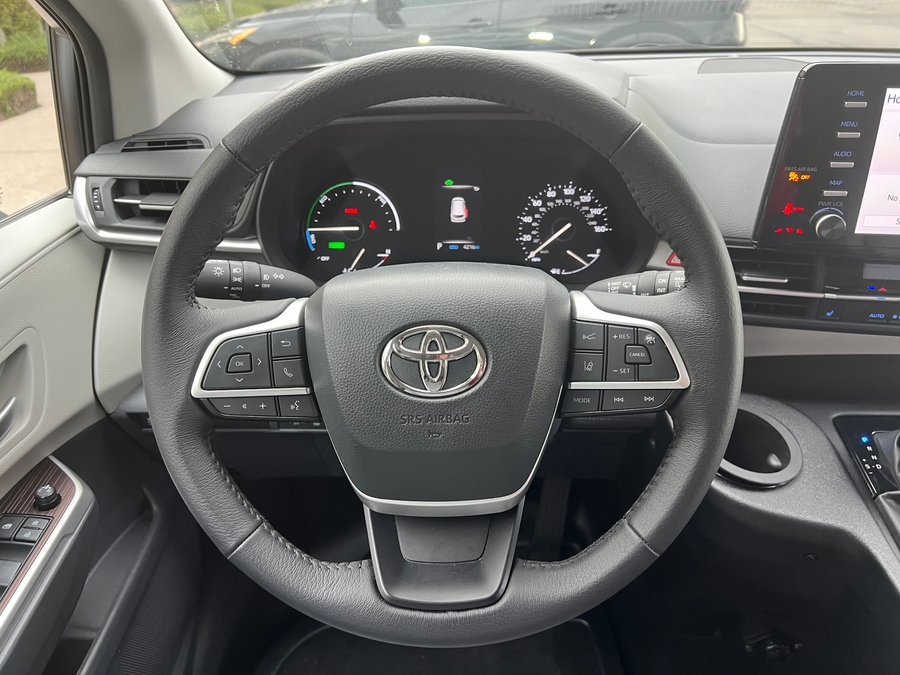 Used 2024 Toyota Sienna Hybrid XLE Base - BraunAbility Side Entry Entry Fold Out Automatic Ramp