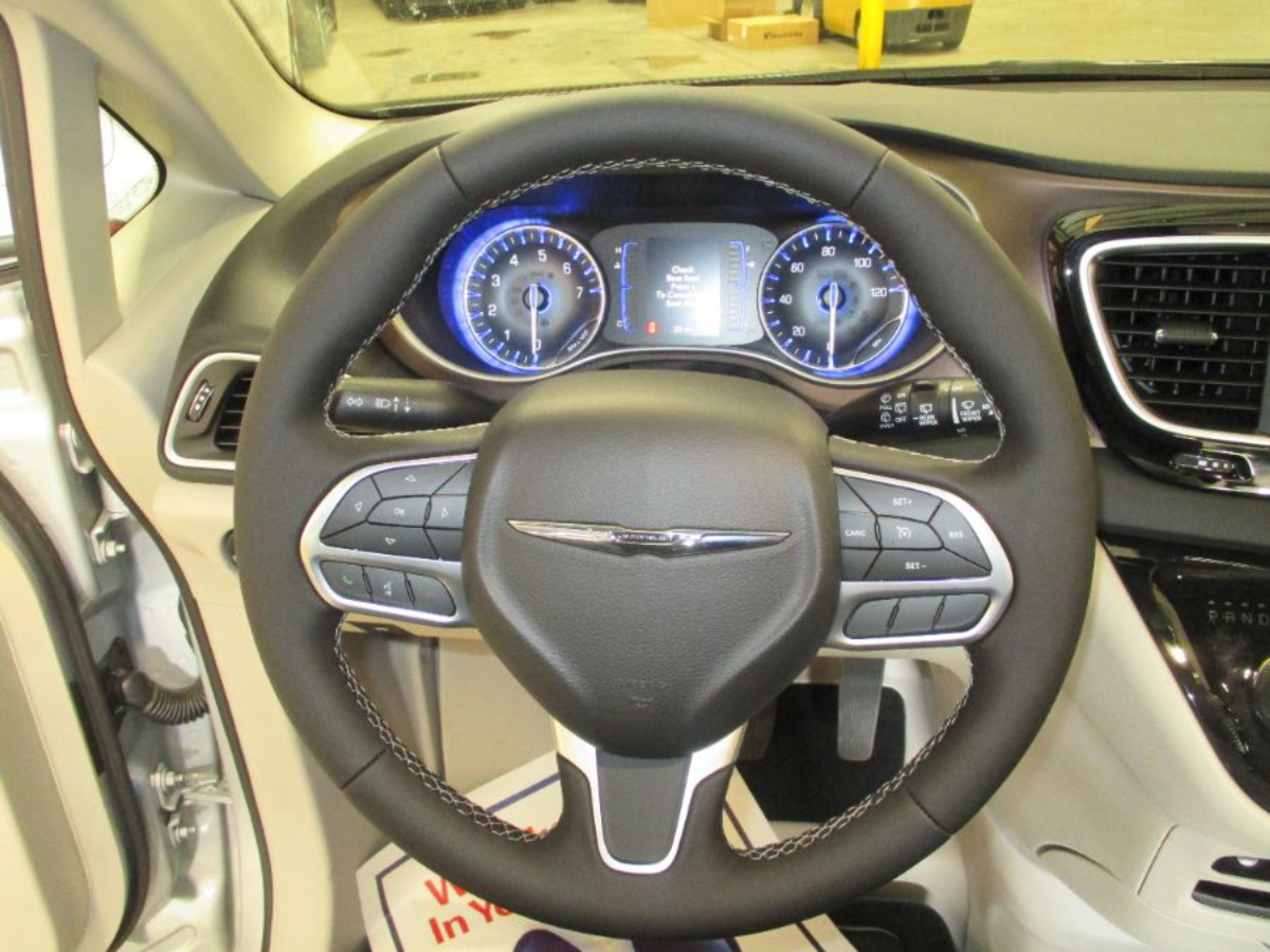 2023 CHRYSLER VOYAGER - Image 2