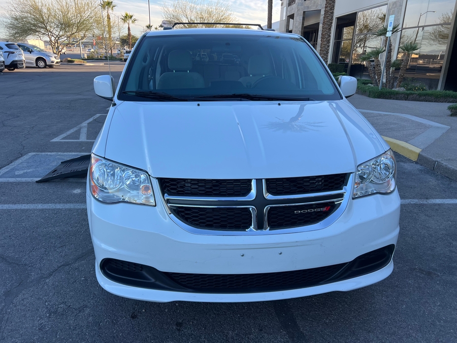 Used 2014 Dodge Grand Caravan SXT - BraunAbility Side Entry Entry Fold Out Automatic Ramp
