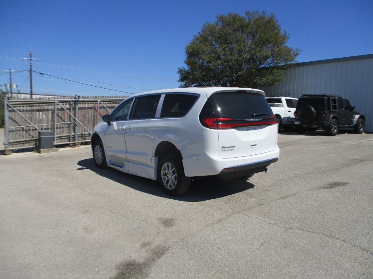 2025 CHRYSLER PACIFICA - Image 5