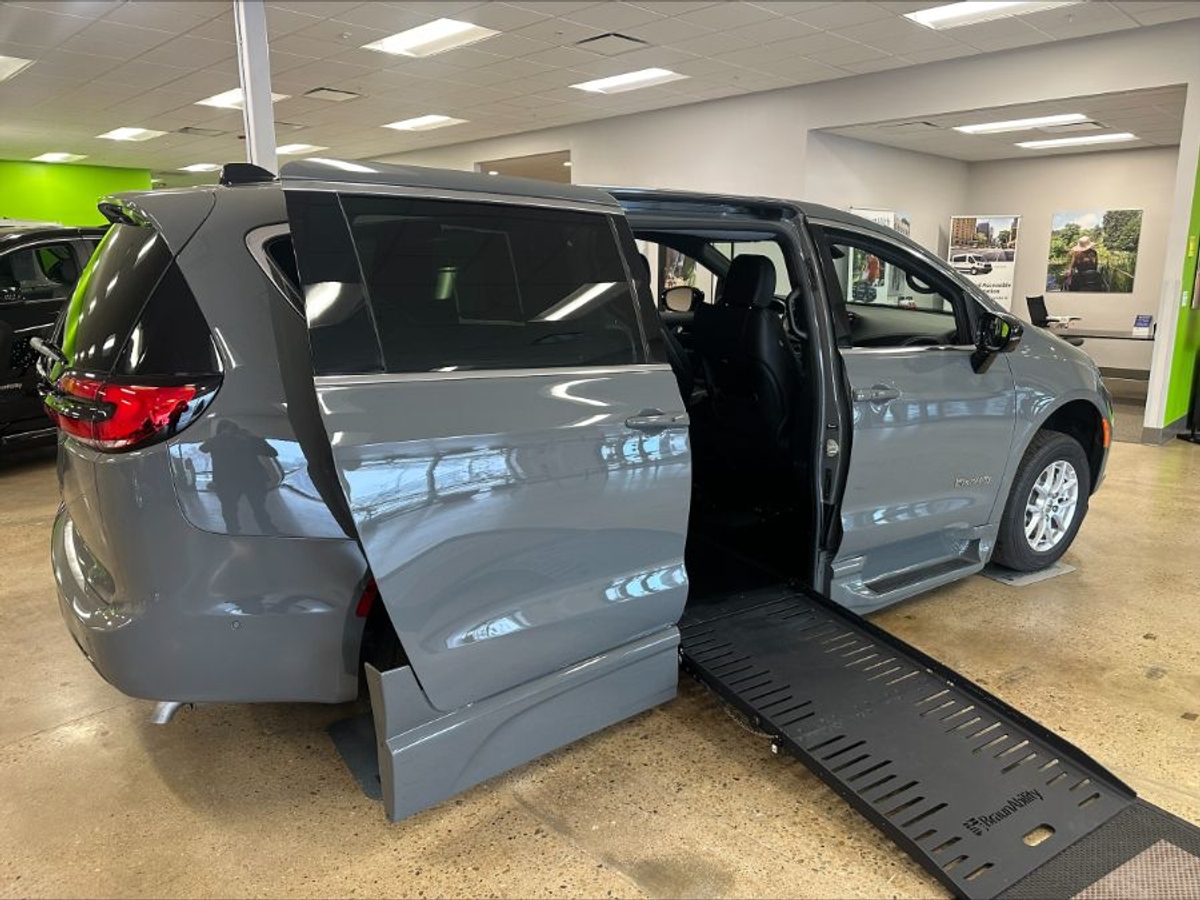 2025 CHRYSLER PACIFICA - Image 15