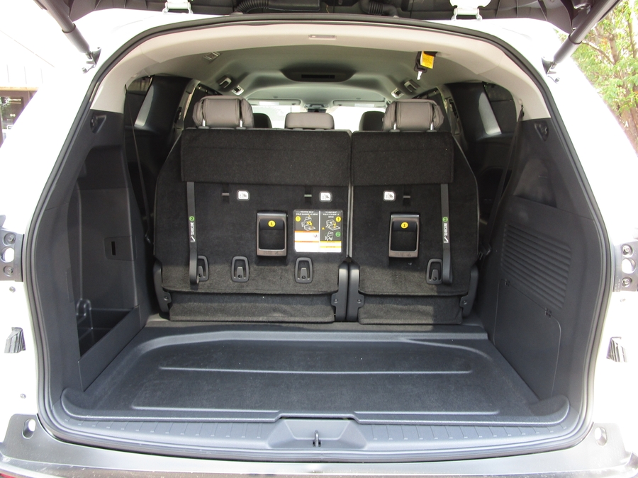 White Toyota Sienna image number 12