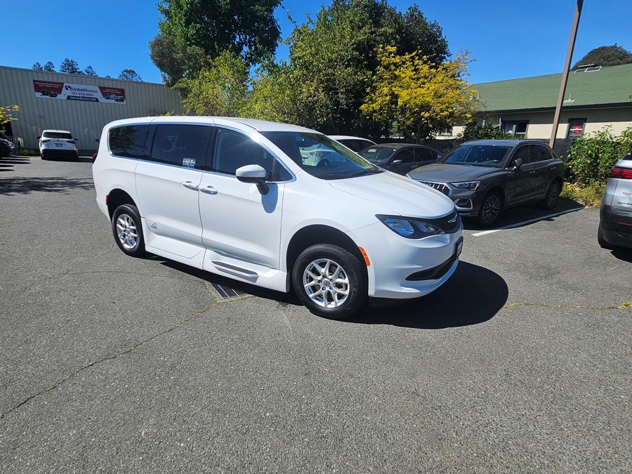 Used 2022 Chrysler Voyager LX - VMI Side Entry Entry In Floor Automatic Ramp