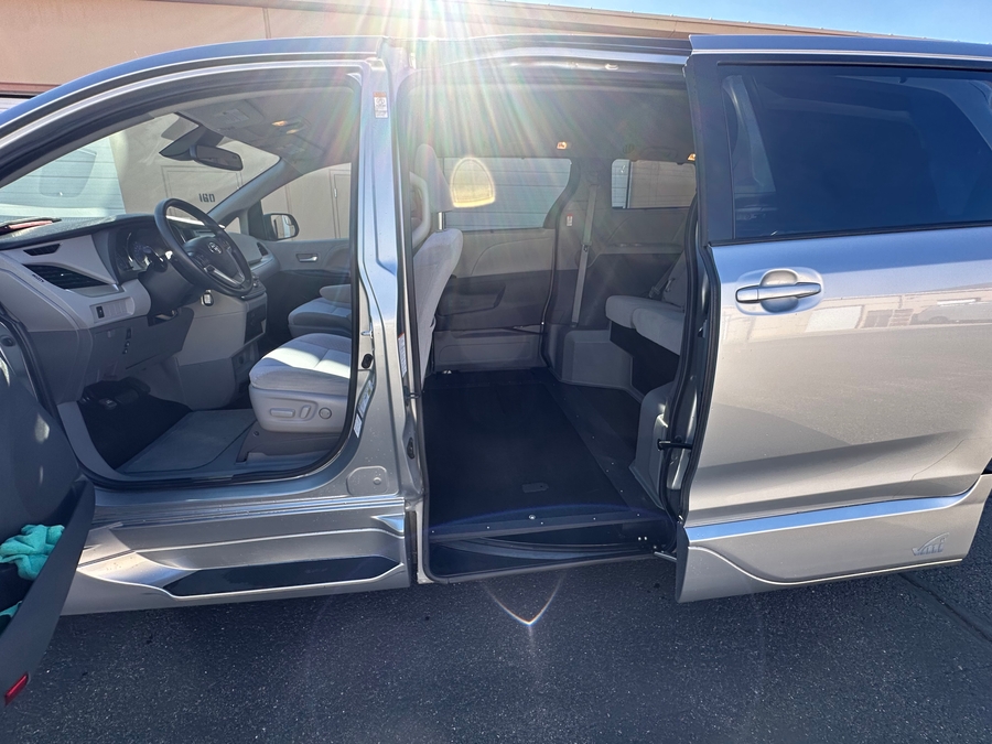 Used 2020 Toyota Sienna LE - VMI Side Entry Entry In Floor Automatic Ramp