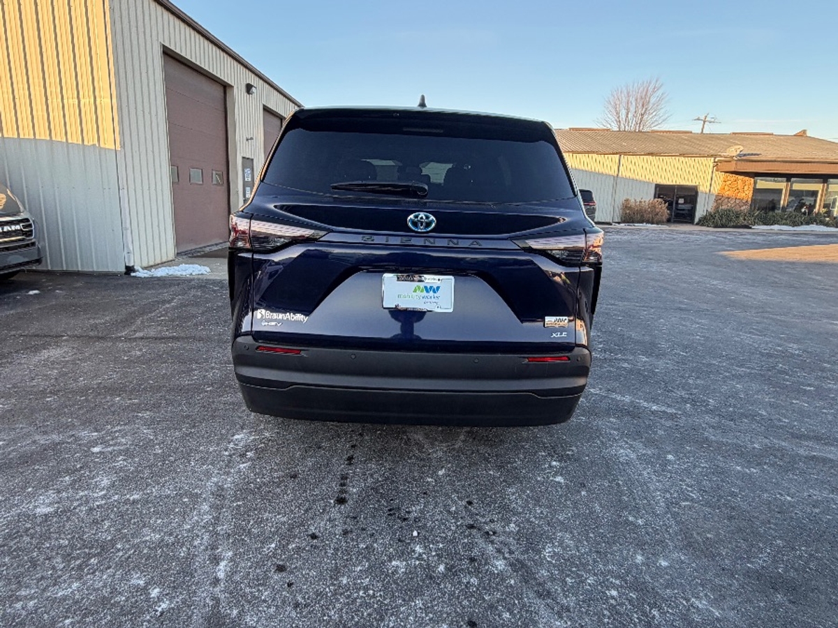 2025 TOYOTA SIENNA - Image 8