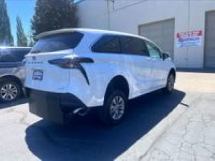 New 2026 Toyota Sienna Hybrid LE - Vantage Mobility Commercial Rear Entry Entry Fold Out Manual Ramp