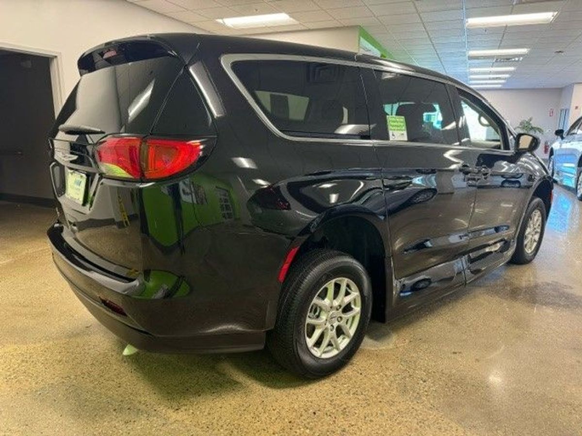 2024 CHRYSLER VOYAGER - Image 6