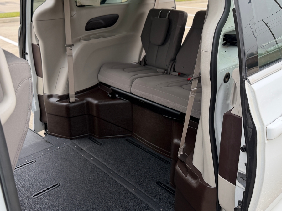 Used 2018 Chrysler Pacifica Touring - VMI Side Entry Entry In Floor Automatic Ramp