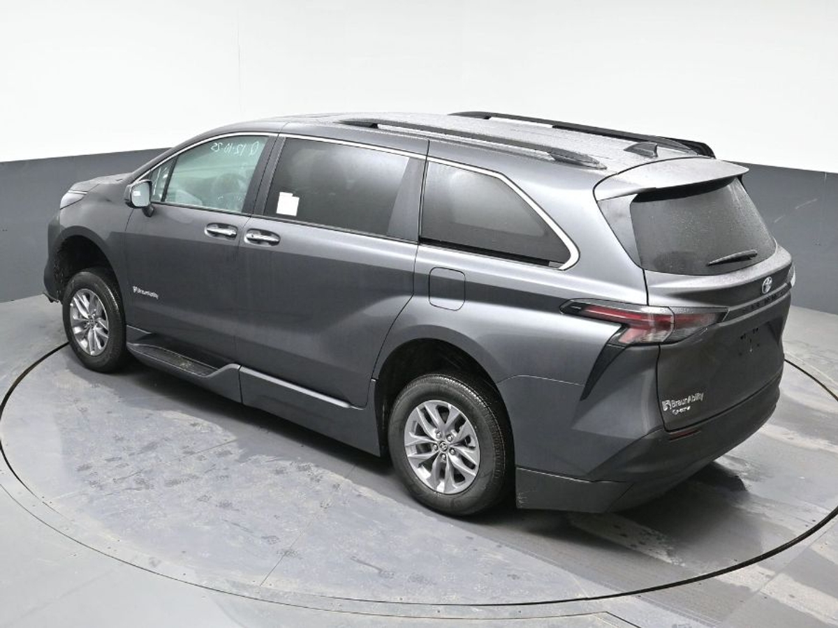 2025 TOYOTA SIENNA - Image 25