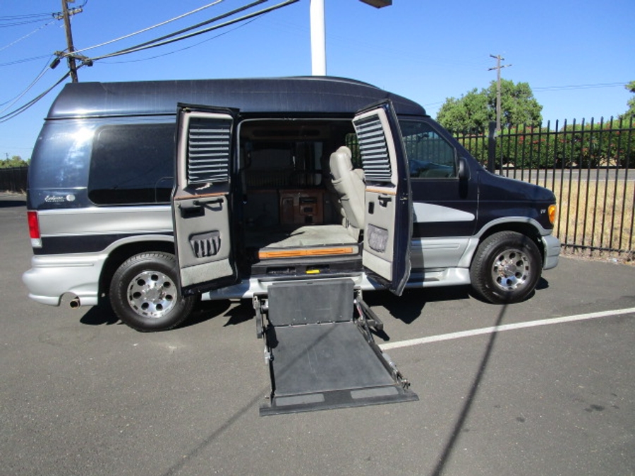Used 2009 Ford E-Series E-350 SD XL - OTH Rear Entry Lift Automatic Ramp
