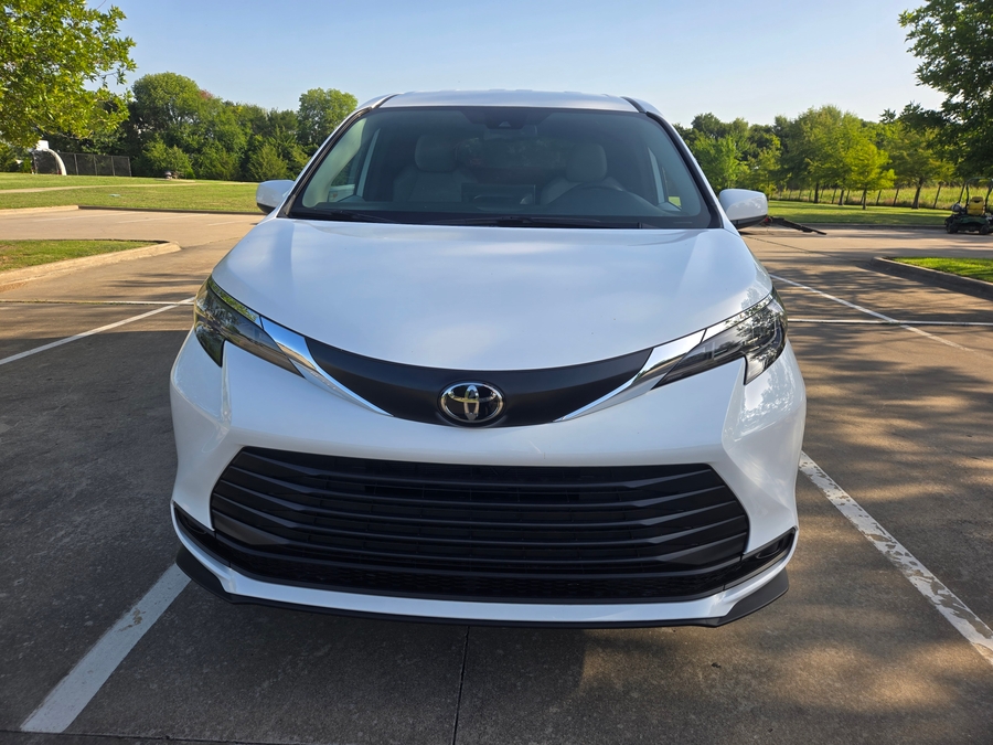 New 2026 Toyota Sienna Hybrid LE NOT ADA - Vantage Mobility Rear Entry Fold Out Manual Ramp