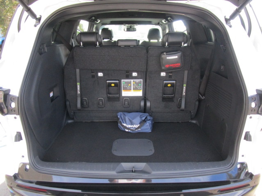 New 2025 Toyota Sienna Hybrid XSE Sport - BraunAbility Side Entry Entry Fold Out Automatic Ramp