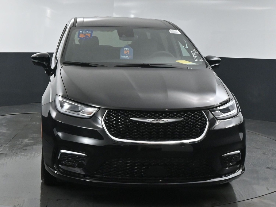 New 2025 Chrysler Pacifica Select Safety - BraunAbility Rear Entry Entry Fold Out Manual Ramp