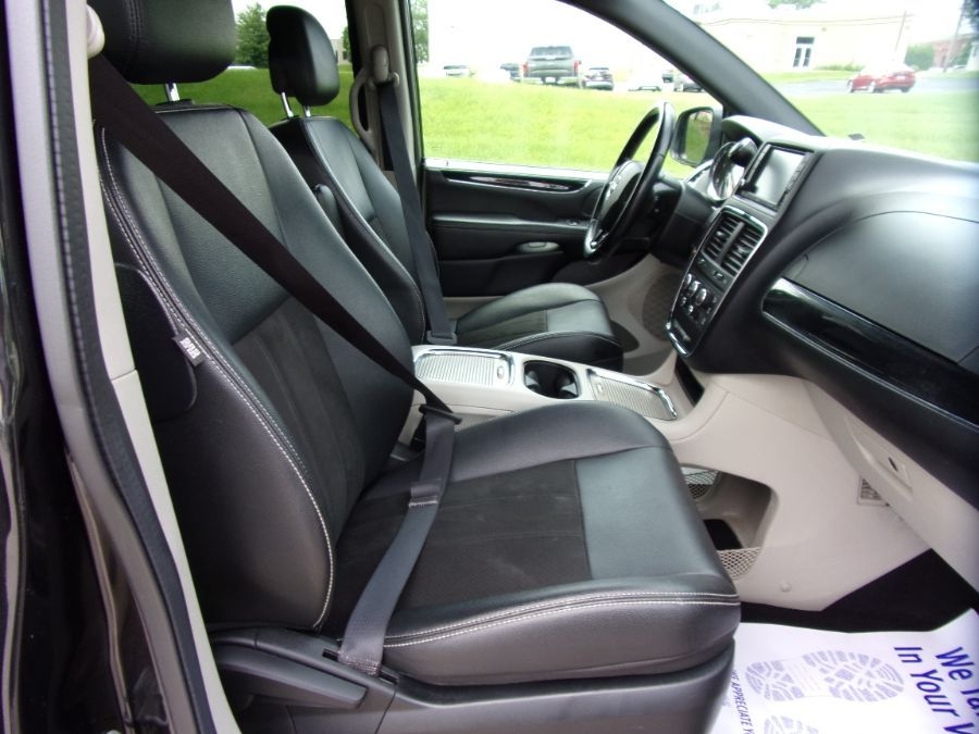 Black Dodge Grand Caravan image number 14