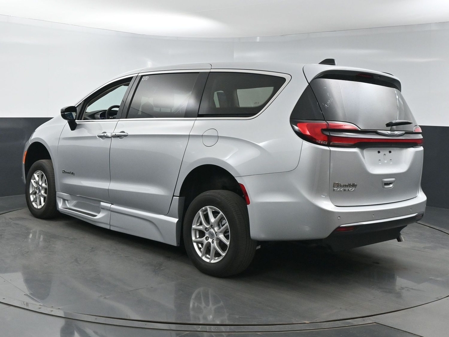 Used 2024 Chrysler Pacifica Touring L - BraunAbility Side Entry Entry Fold Out Automatic Ramp