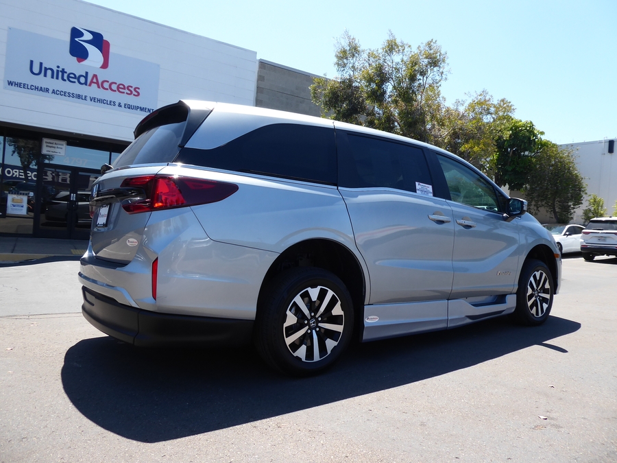 New 2026 Honda Odyssey EX-L - BraunAbility Side Entry In Floor Automatic Ramp