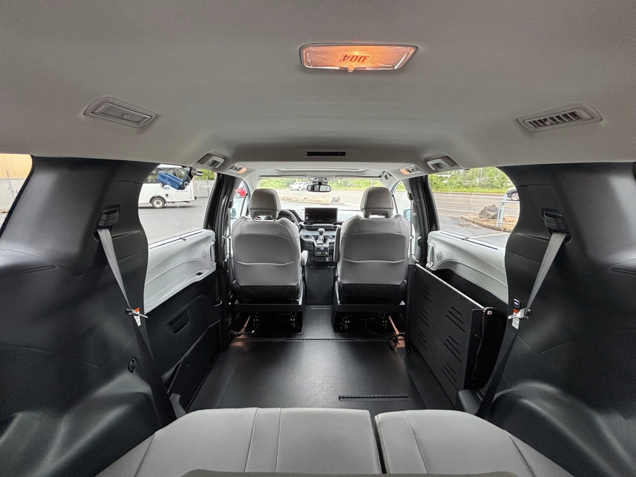 Used 2025 Toyota Sienna Hybrid XLE - BraunAbility Side Entry Entry Fold Out Automatic Ramp