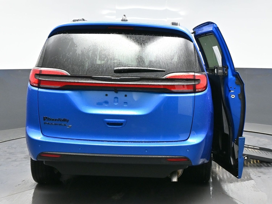 New 2026 Chrysler Pacifica Select Sport - BraunAbility Side Entry Entry Fold Out Automatic Ramp