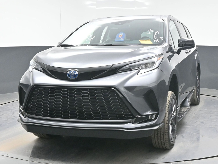 New 2025 Toyota Sienna Hybrid XSE Sport - BraunAbility Side Entry Entry In Floor Automatic Ramp