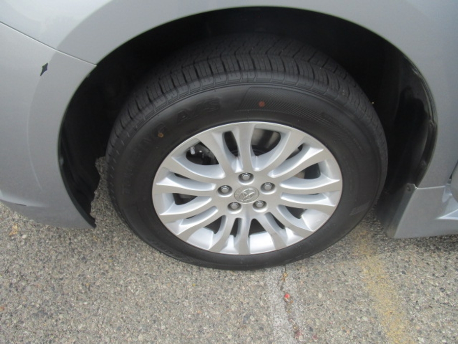 Used 2014 Toyota Sienna XLE - BraunAbility Side Entry Fold Out Automatic Ramp