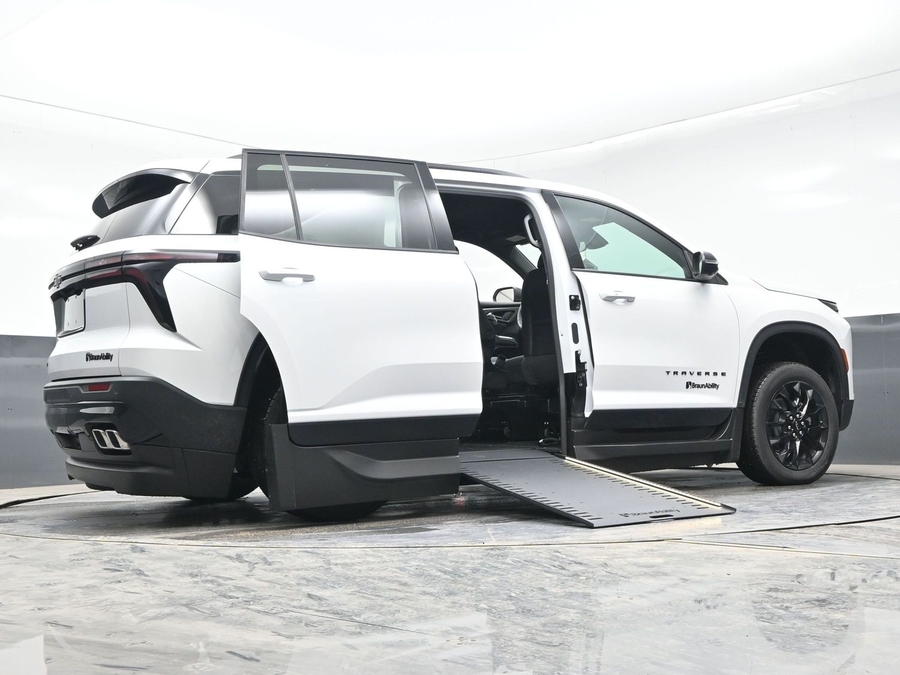 New 2025 Chevrolet Traverse 1LT Midnight - BraunAbility Side Entry Entry In Floor Automatic Ramp