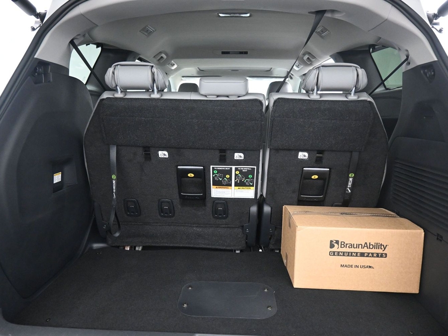 2026 Toyota Sienna XLE - Photo 6